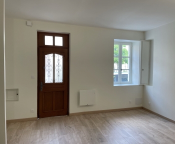 Location Appartement 2 pièces Givry (71640) - HYPER CENTRE 