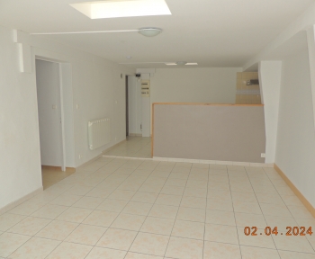 Location Appartement rénové 4 pièces Vic-Fezensac (32190)