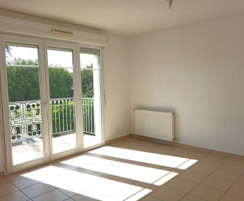 Location Appartement 3 pièces Gironde-sur-Dropt (33190) - Dans une résidence calme et aérée