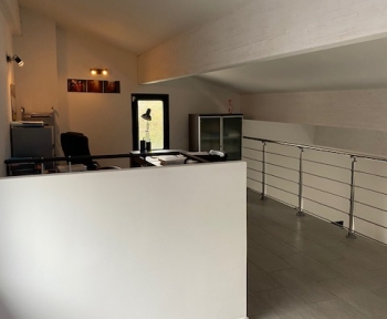 Location Local professionnel 3 pièces Aubagne (13400) - BEL EMPLACEMENT